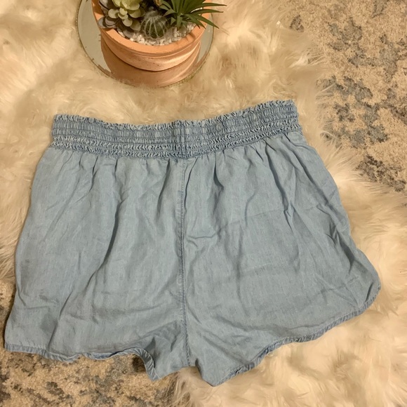 High Rise Soft Shorts Size: L - Picture 2 of 3